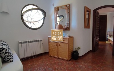 Beautiful Mediterranean villa with guest house and panoramic views.